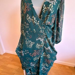 Rochie Vero Moda verde smarald cu imprimeu floral – mărimea M/L