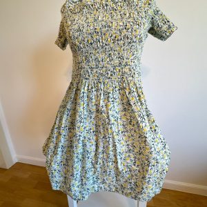 Rochie vaporoasă cu imprimeu floral și bust elasticizat S