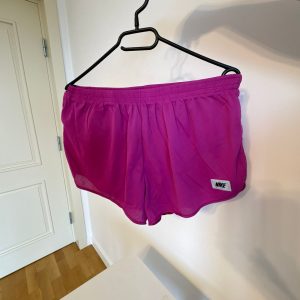 Pantaloni scurti Nike roz XL